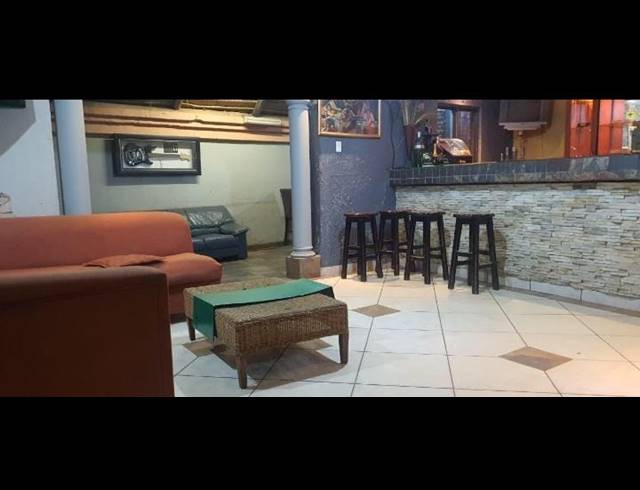 BEDROOM HOUSE FOR SALE IN TSAKANE